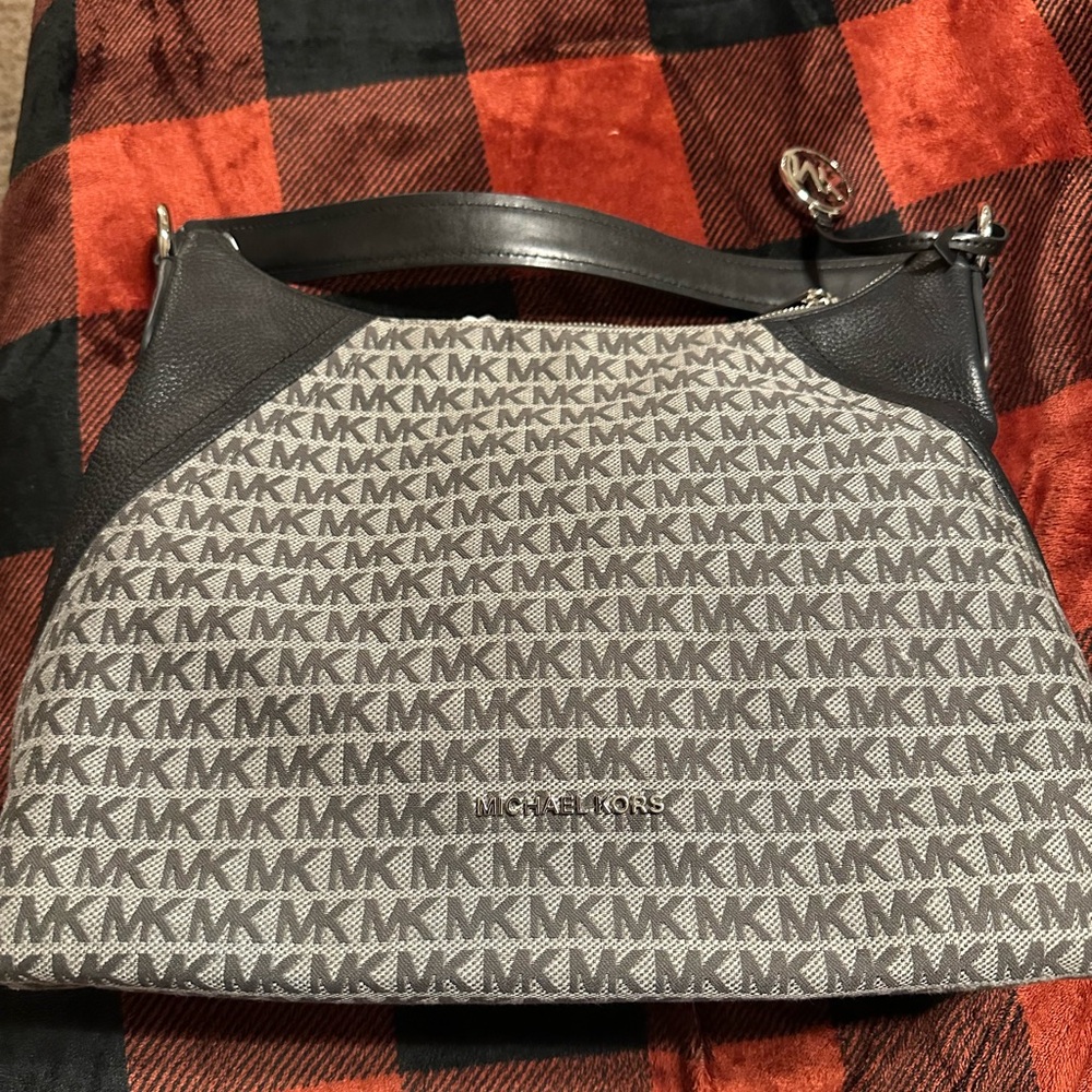 Michael Kors Black and Gray Patterned Hobo Bag